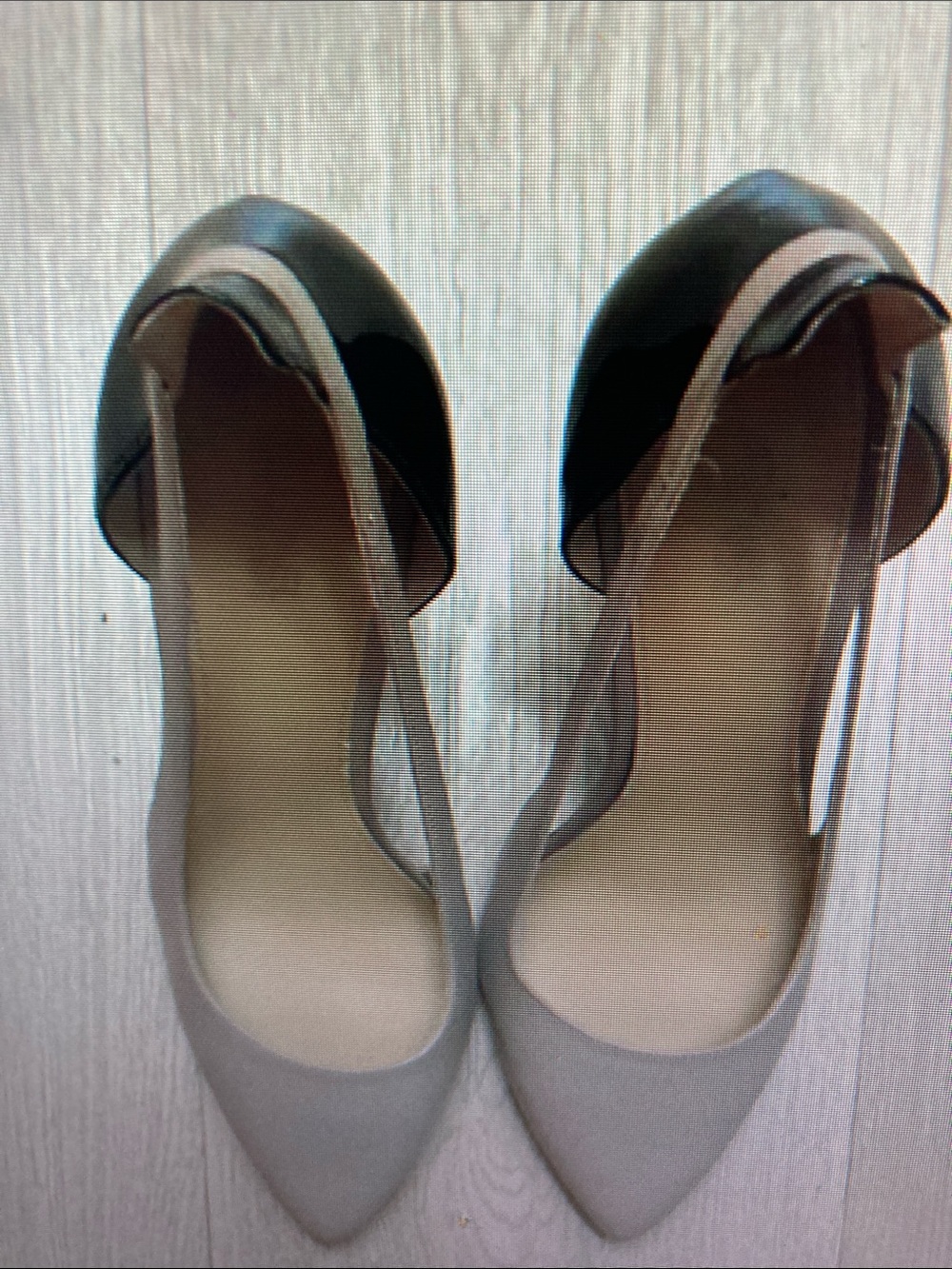 Pointed Two-Tone Pumps in Gray and Black
